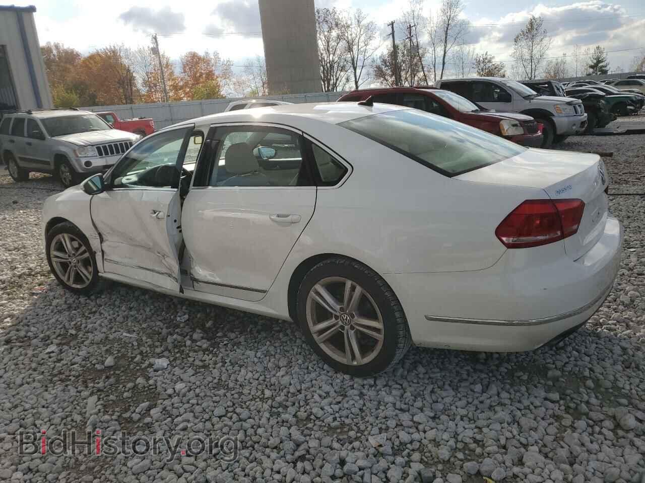 2012 VOLKSWAGEN PASSAT - VIN: 1VWCM7A38CC070543 - Фото 2