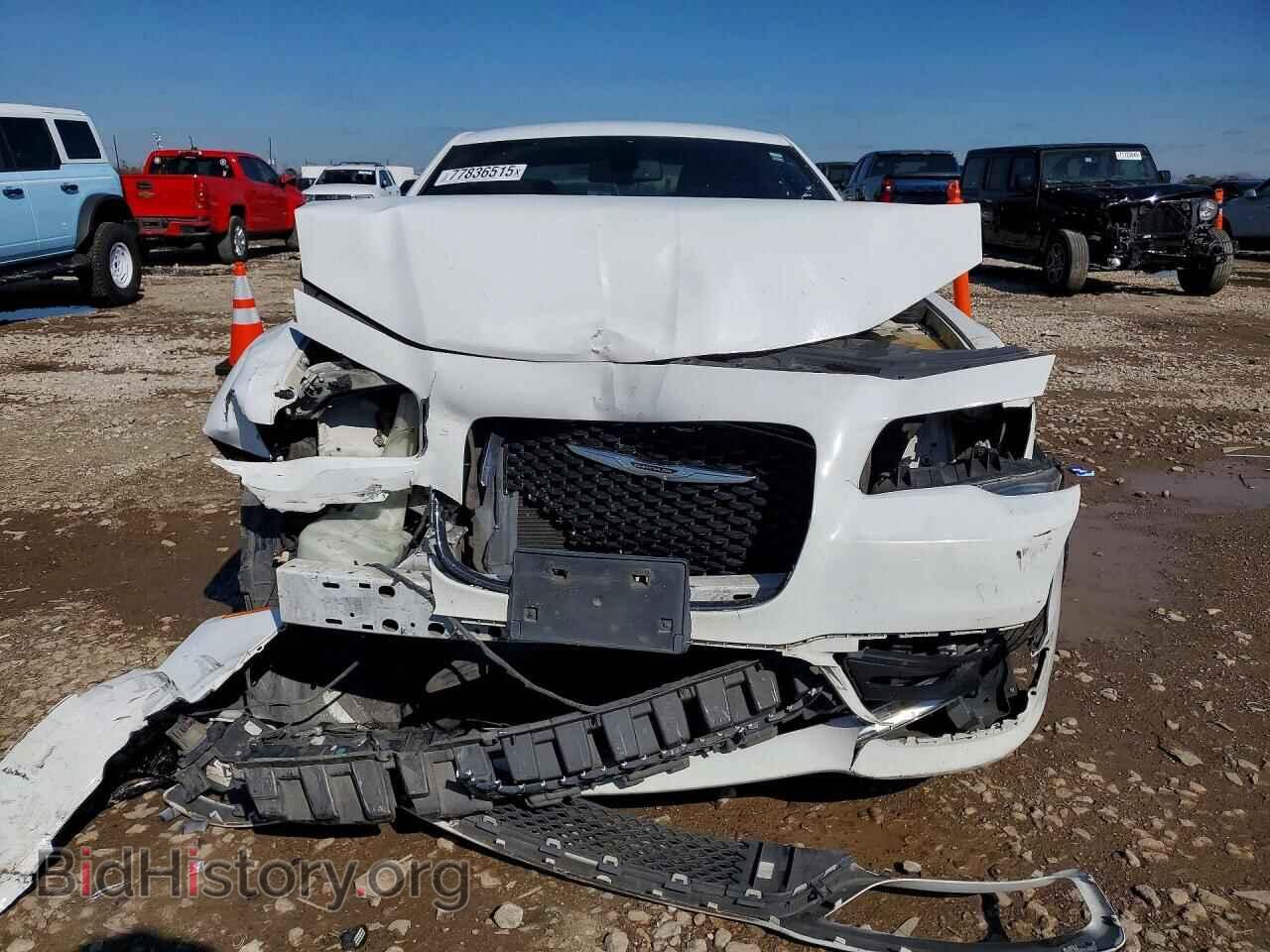 2018 CHRYSLER 300 - VIN: 2C3CCABG1JH142797 - Фото 5