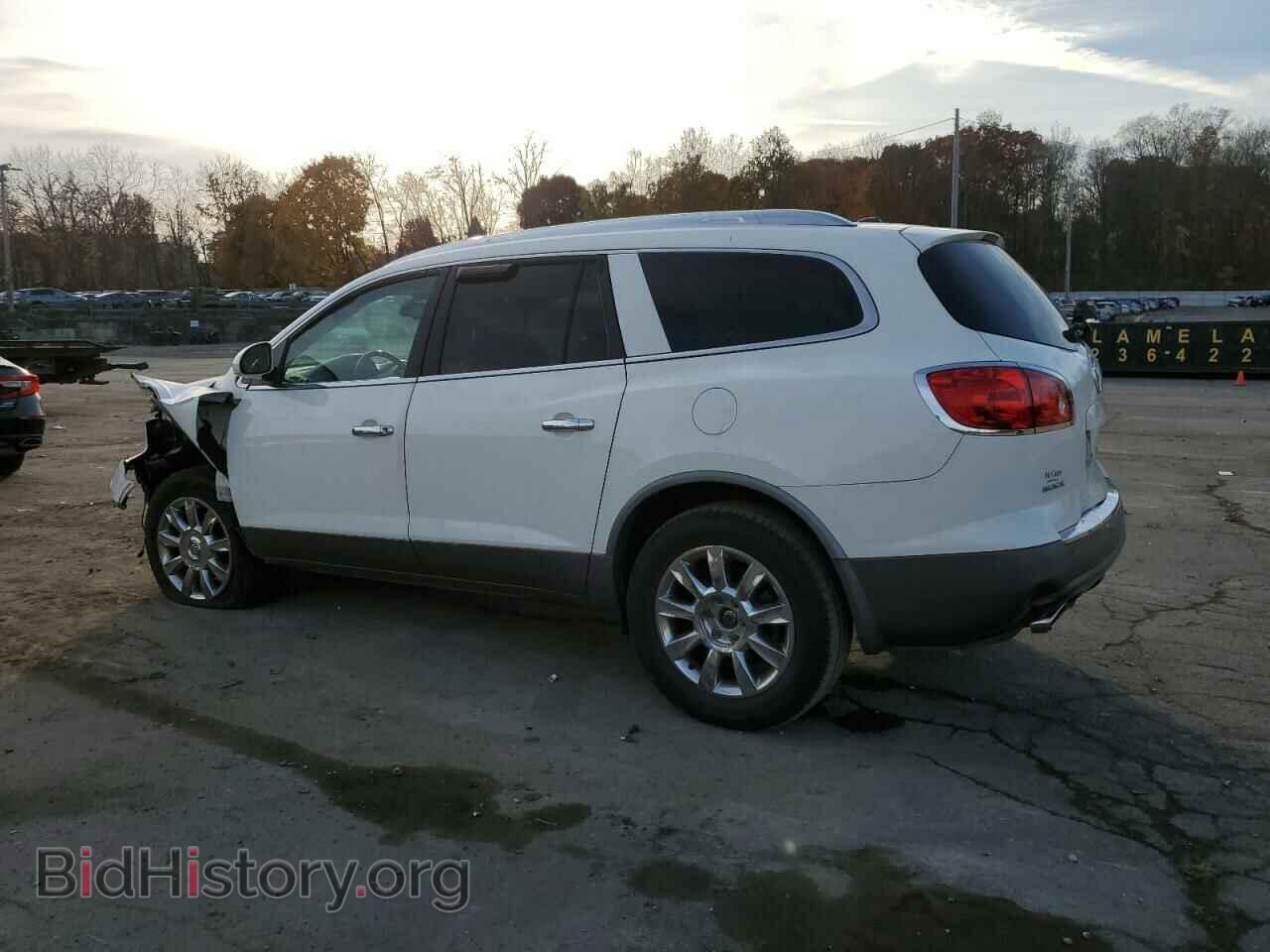 2011 BUICK ENCLAVE - VIN: 5GAKVCED3BJ281037 - Фото 2
