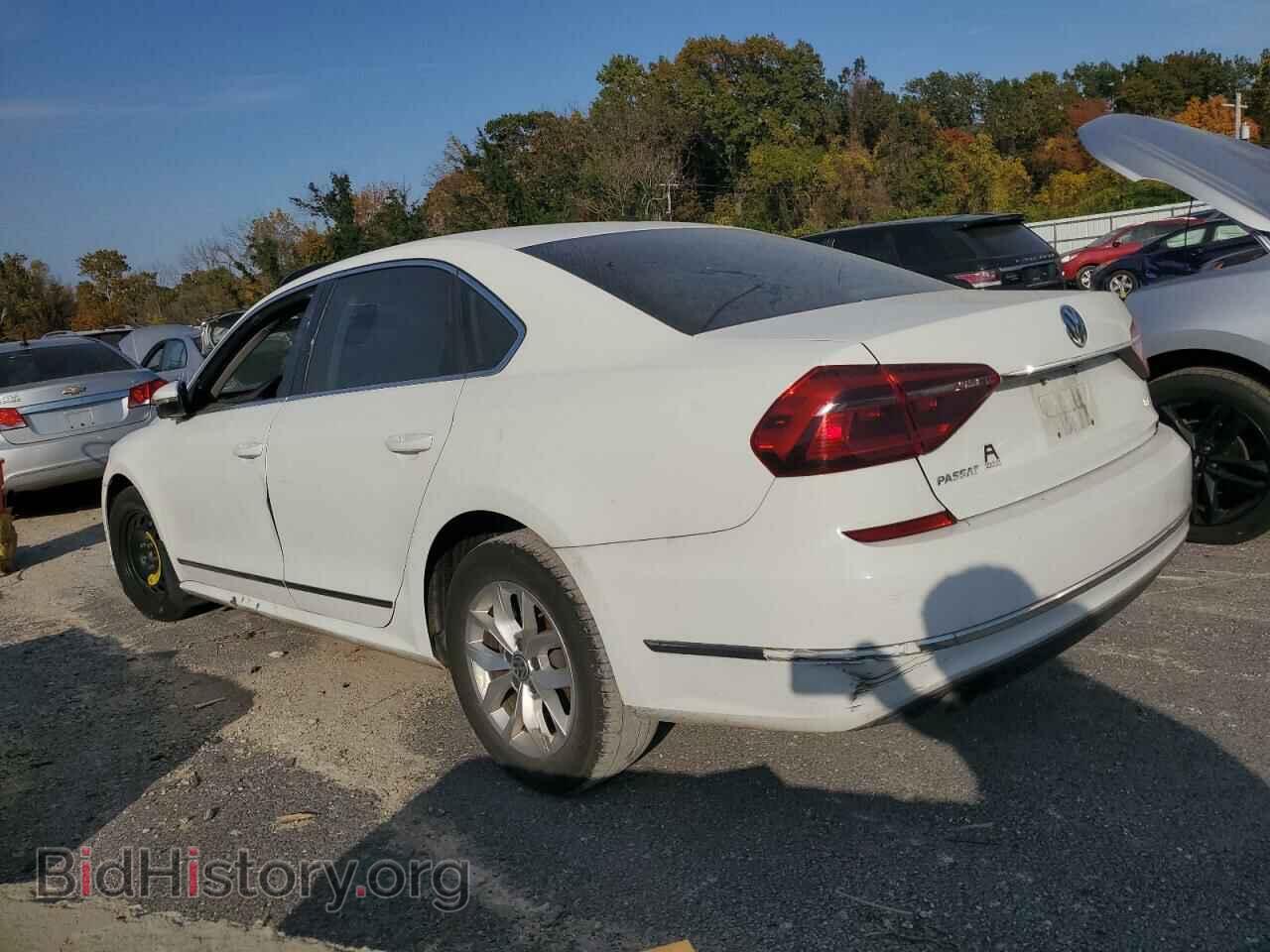 2017 VOLKSWAGEN PASSAT - VIN: 1VWAT7A37HC031573 - Фото 2