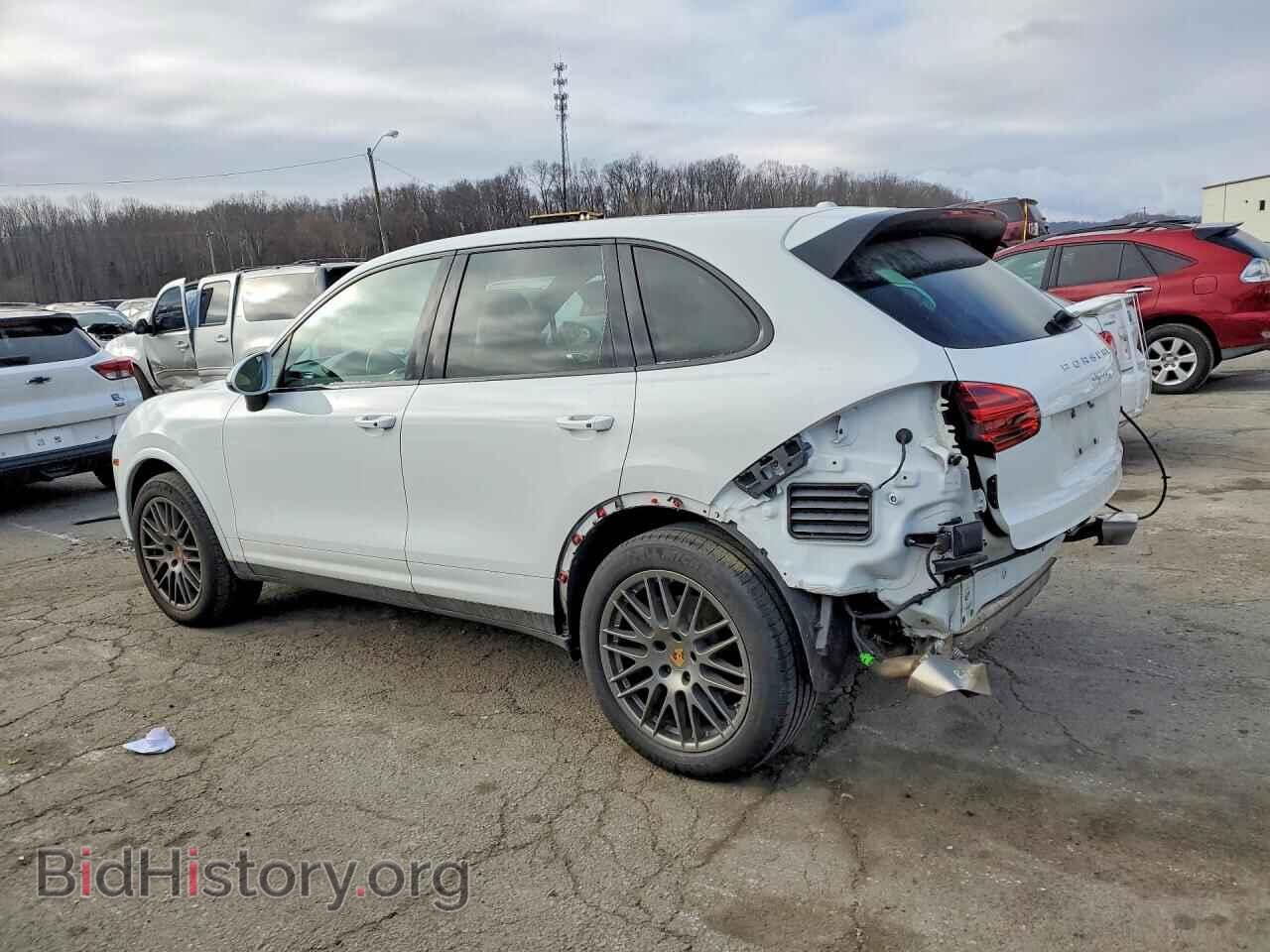 2017 PORSCHE CAYENNE - VIN: WP1AA2A22HKA82664 - Photo 2