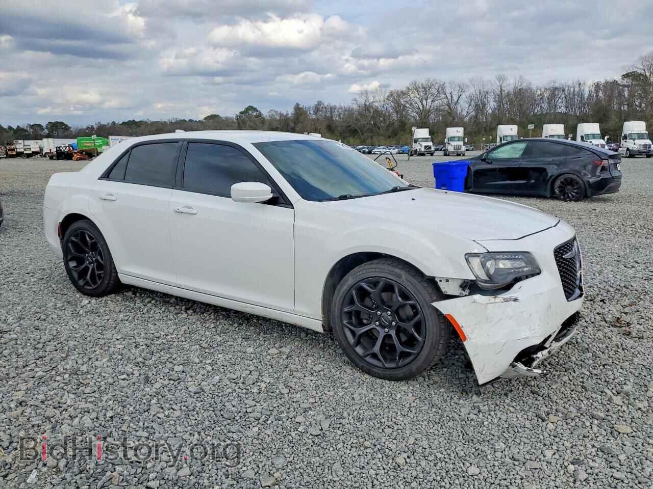 2019 CHRYSLER 300 - VIN: 2C3CCABG2KH625944 - Фото 4