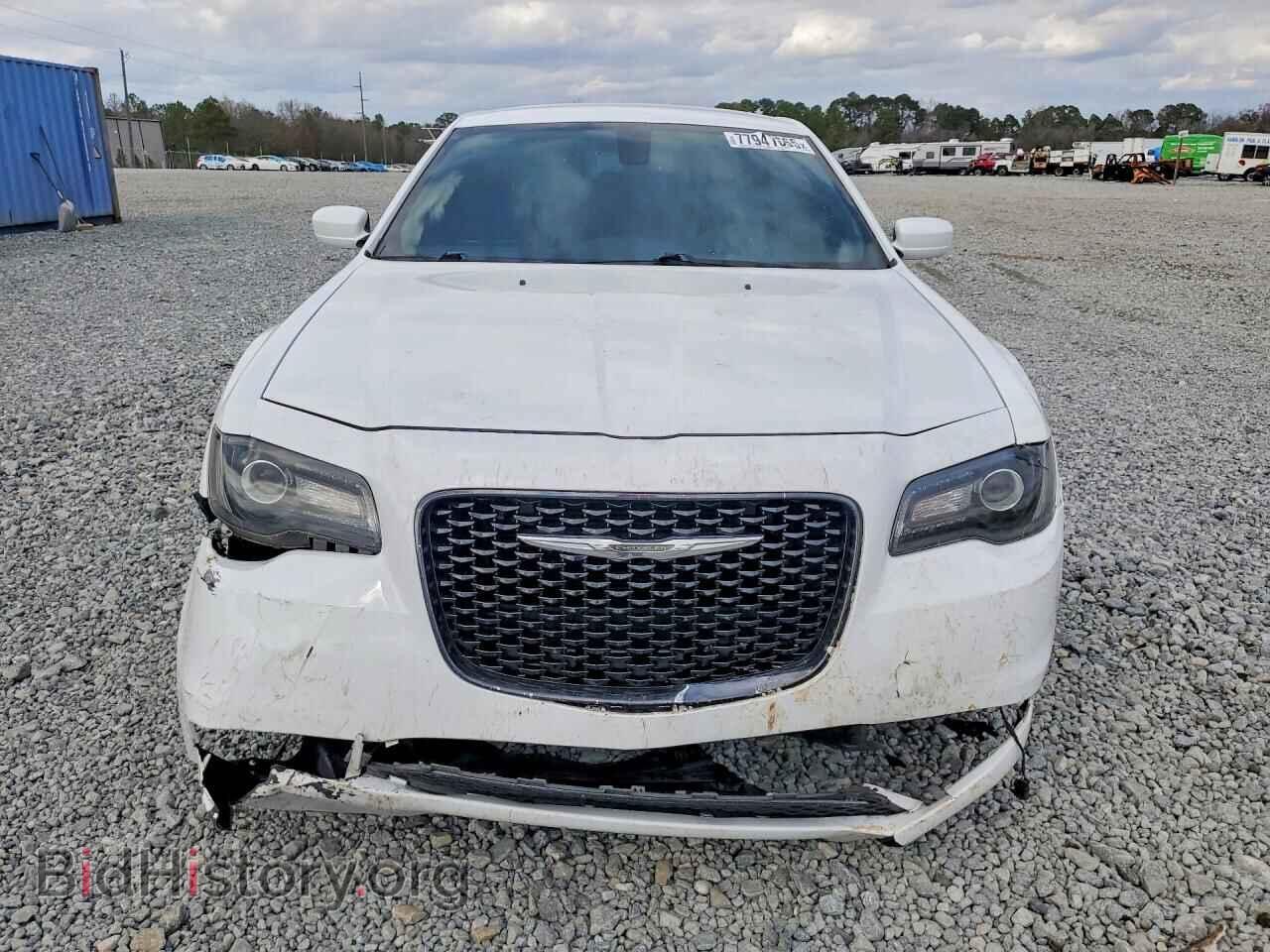 2019 CHRYSLER 300 - VIN: 2C3CCABG2KH625944 - Фото 5