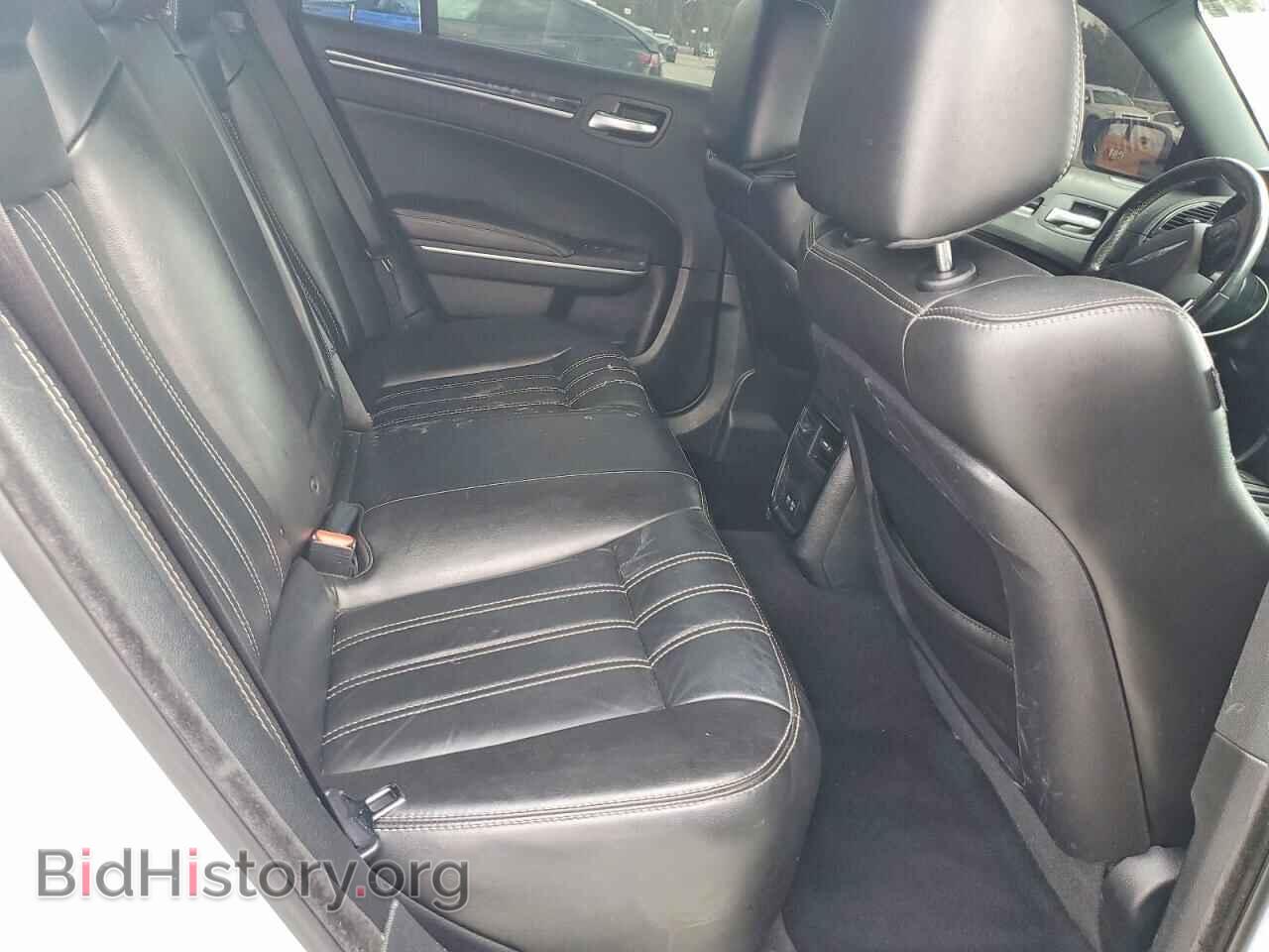 2019 CHRYSLER 300 - VIN: 2C3CCABG2KH625944 - Фото 10
