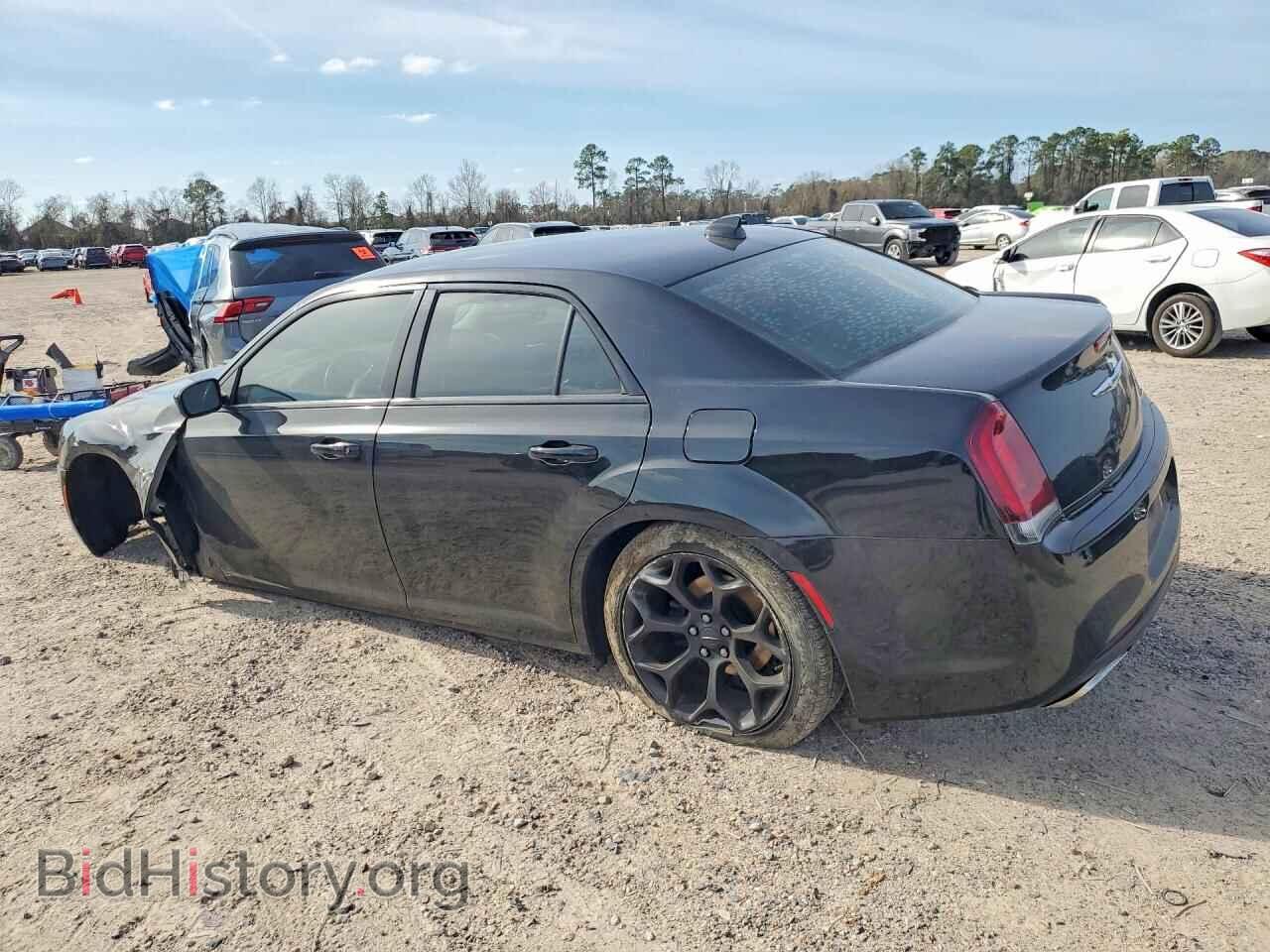 2019 CHRYSLER 300 - VIN: 2C3CCAAG3KH682929 - Фото 2