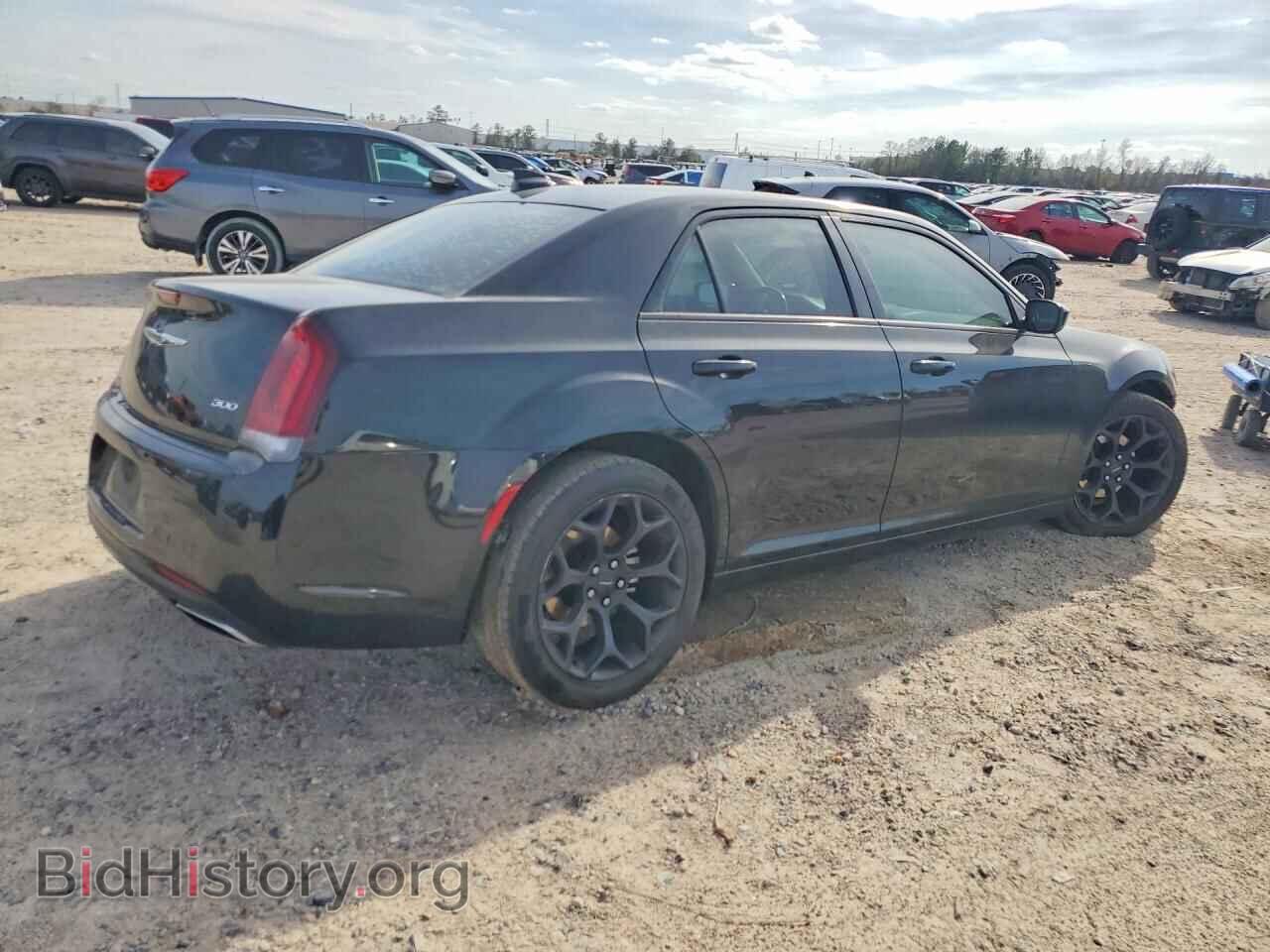2019 CHRYSLER 300 - VIN: 2C3CCAAG3KH682929 - Фото 3