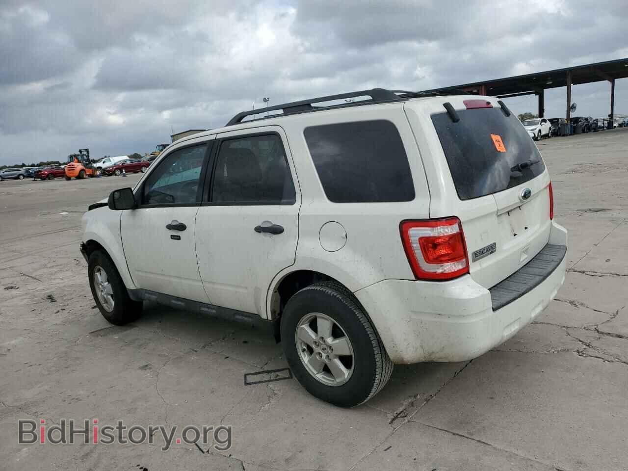 2011 FORD ESCAPE - VIN: 1FMCU0D79BKA97906 - Фото 2