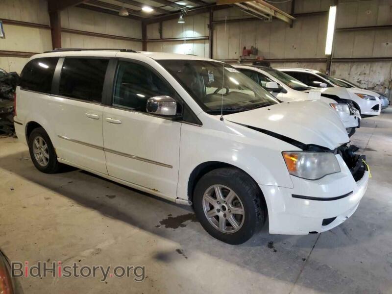 2010 Chrysler MINIVAN (VIN 2A4RR5D17AR501109) — photo 4 of 13