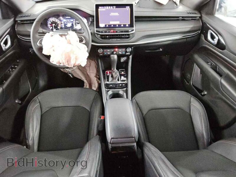 2024 Jeep COMPASS (VIN 3C4NJDDNXRT137415) — фото 8 из 13