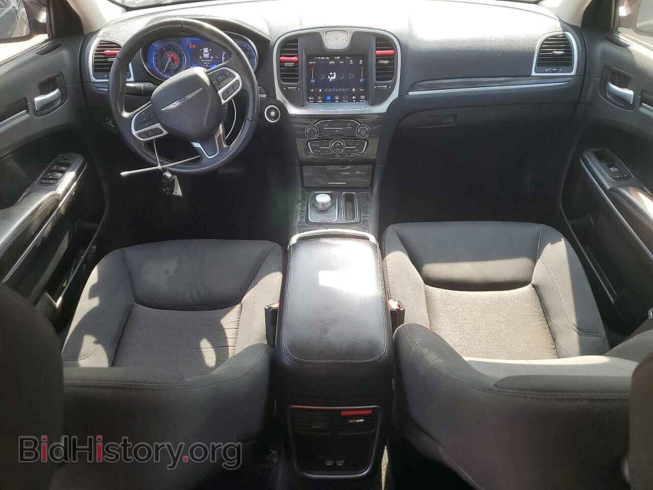 2019 CHRYSLER 300 - VIN: 2C3CCAAG9KH610522 - Фото 8