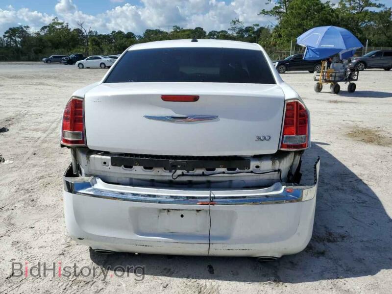 2014 Chrysler 300 (VIN 2C3CCAAG5EH127579) — photo 6 of 13