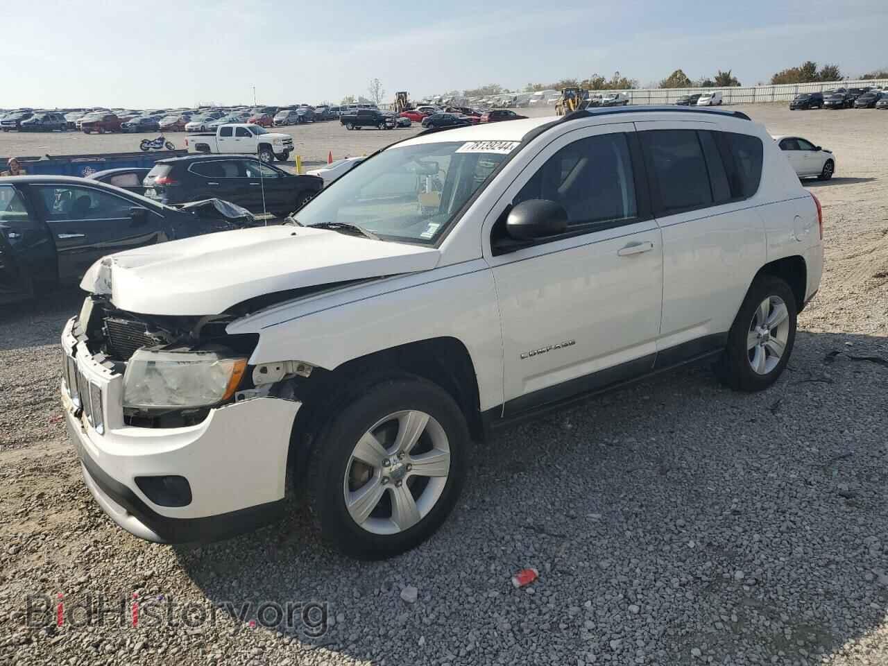 Photo 1J4NF1FB0BD188494 - JEEP COMPASS 2011