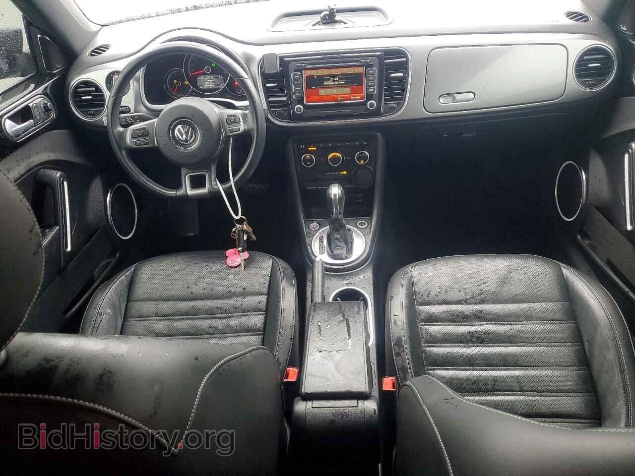 2014 VOLKSWAGEN BEETLE - VIN: 3VW5L7AT3EM817849 - Фото 8