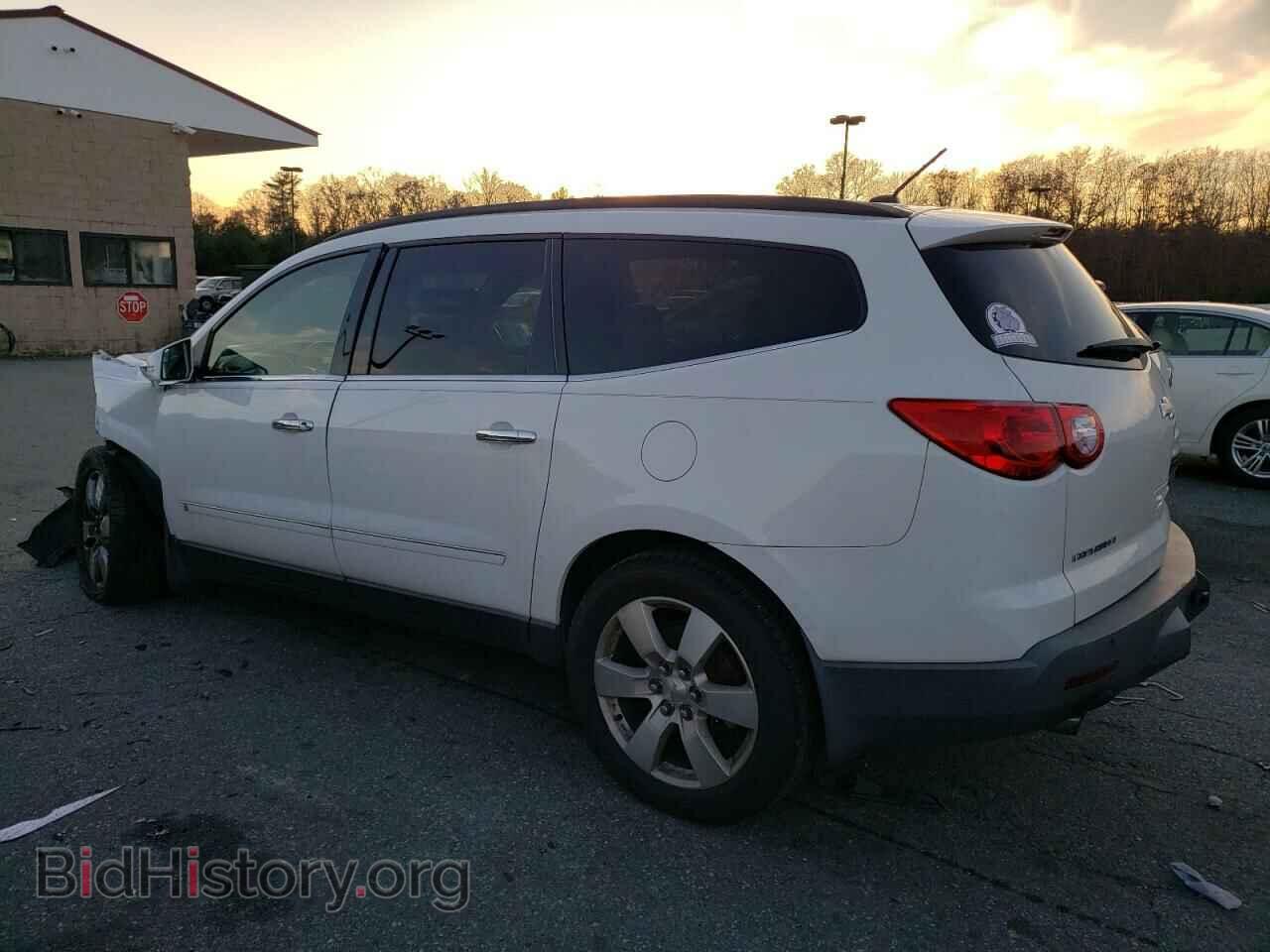 2009 CHEVROLET TRAVERSE - VIN: 1GNEV33D59S108159 - Фото 2