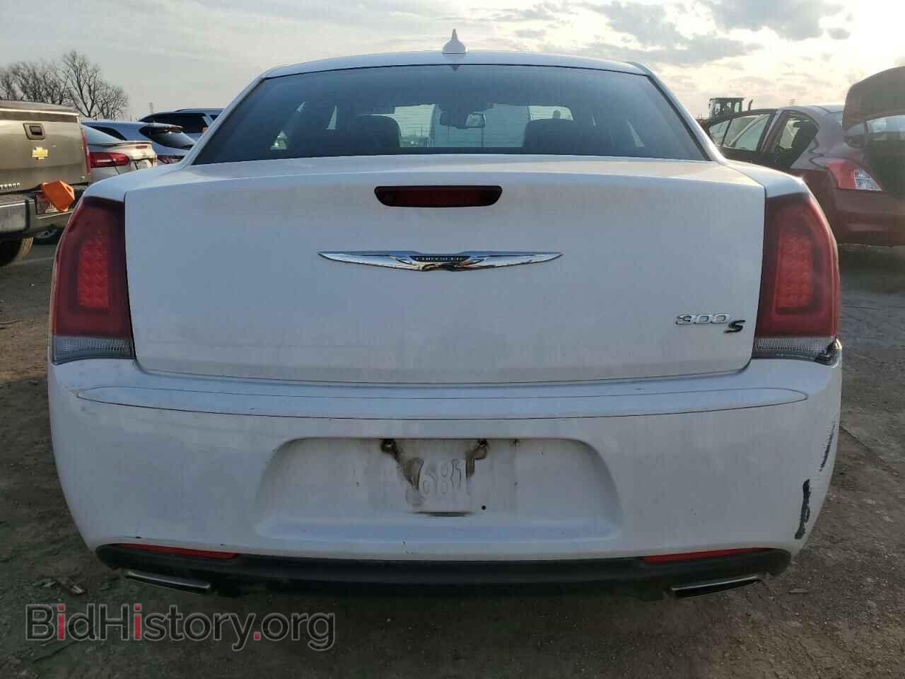 2019 CHRYSLER 300 - VIN: 2C3CCABG3KH618016 - Фото 6