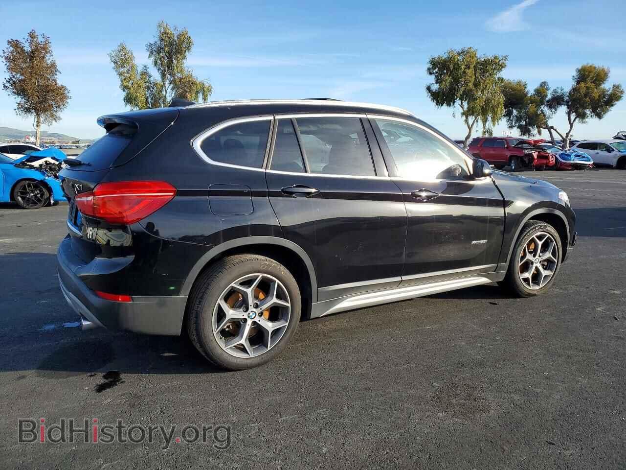 2017 BMW X1 - VIN: WBXHT3C33H5F73660 - Фото 3
