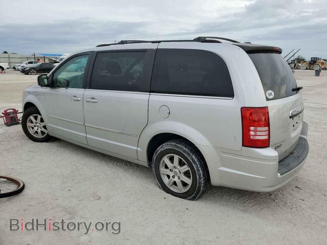 2009 CHRYSLER MINIVAN - VIN: 2A8HR54109R584842 - Фото 2