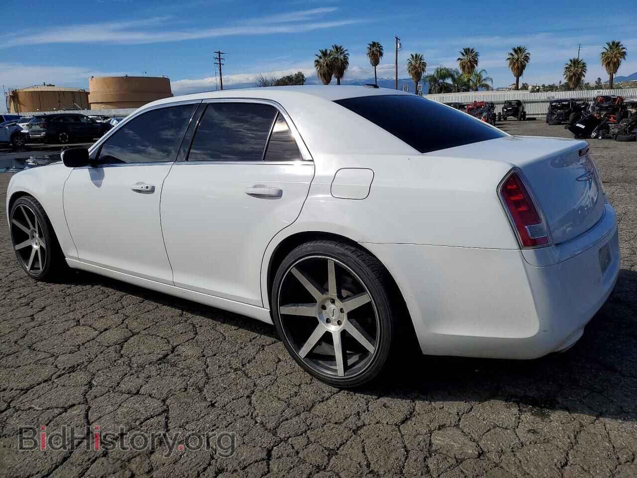 2013 CHRYSLER 300 - VIN: 2C3CCABG0DH547330 - Фото 2