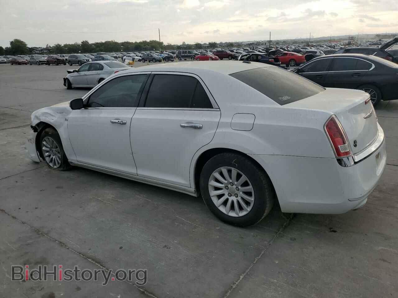 2013 CHRYSLER 300 - VIN: 2C3CCAAG3DH658620 - Фото 2