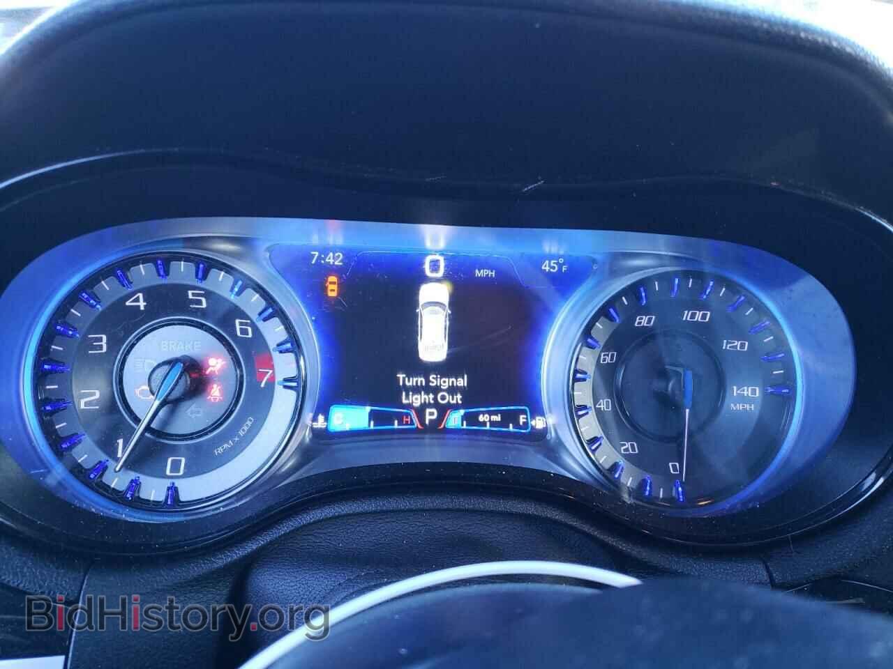 2019 CHRYSLER 300 - VIN: 2C3CCAGG4KH682543 - Фото 9
