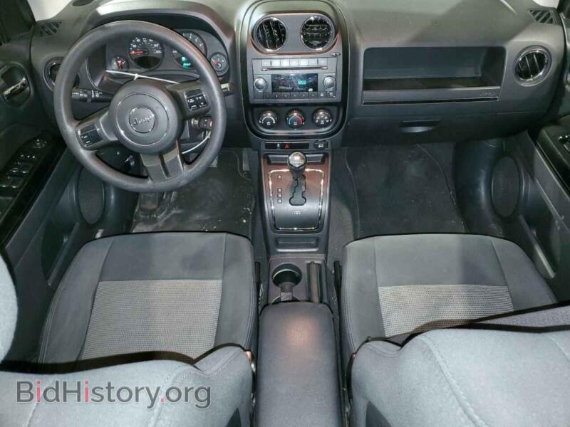 2011 Jeep COMPASS (VIN 1J4NF1FB3BD248185) — photo 8 of 12