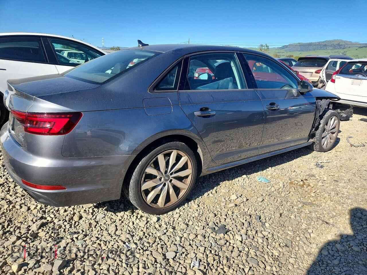 2018 AUDI A4 - VIN: WAUDNAF49JA036975 - Фото 3