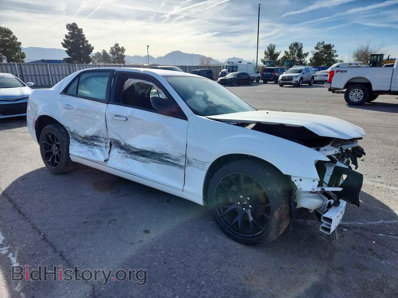 2019 CHRYSLER 300 - VIN: 2C3CCAAG1KH614144 - Фото 4