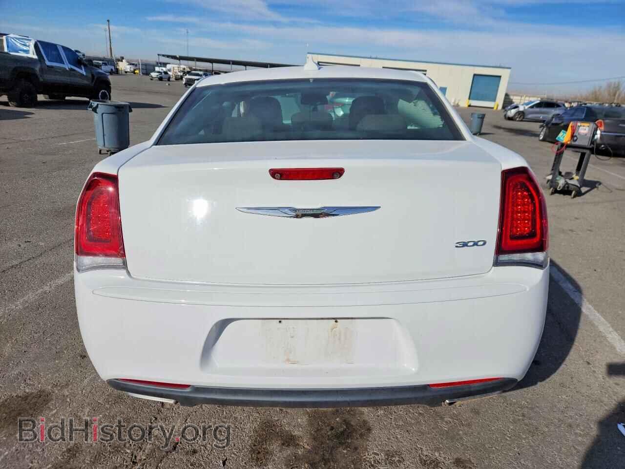2019 CHRYSLER 300 - VIN: 2C3CCAAG1KH614144 - Фото 6