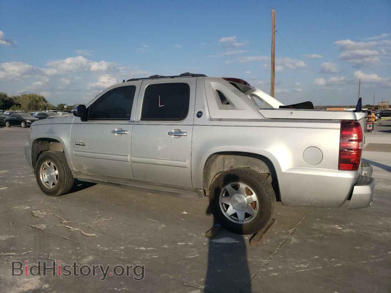 2013 CHEVROLET AVALANCHE - VIN: 3GNMCFE03DG103295 - Фото 2