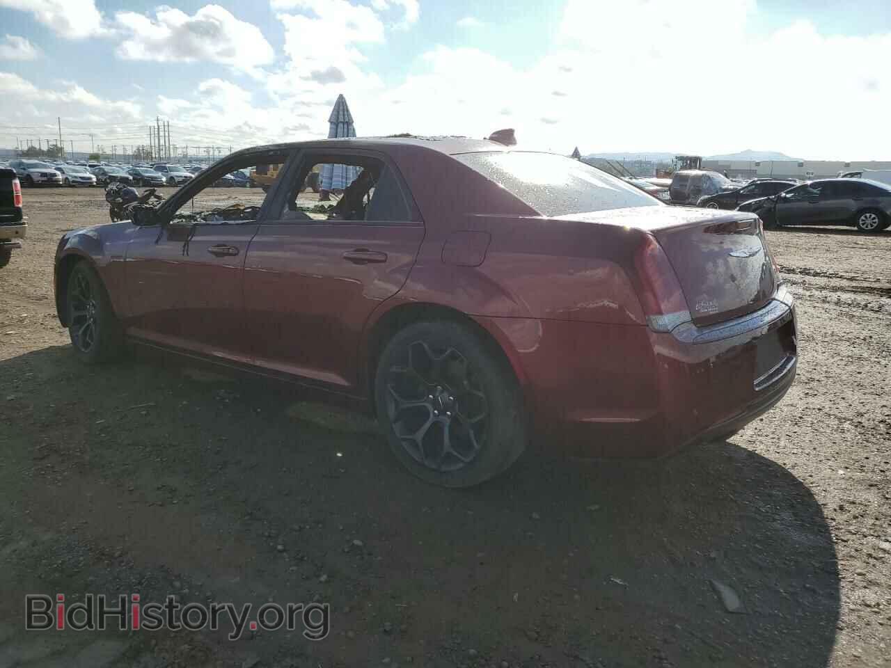 2019 CHRYSLER 300 - VIN: 2C3CCAAG3KH733247 - Фото 2