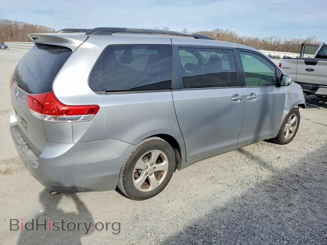 2013 TOYOTA SIENNA LE - VIN: 5TDKK3DC8DS392141 - Фото 3
