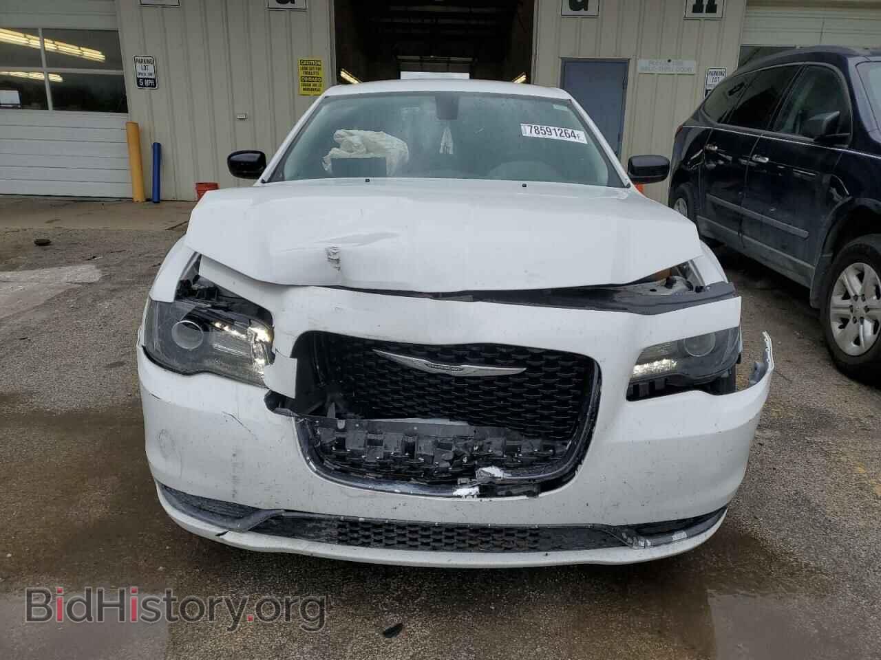 2019 CHRYSLER 300 - VIN: 2C3CCAAG0KH738549 - Фото 5