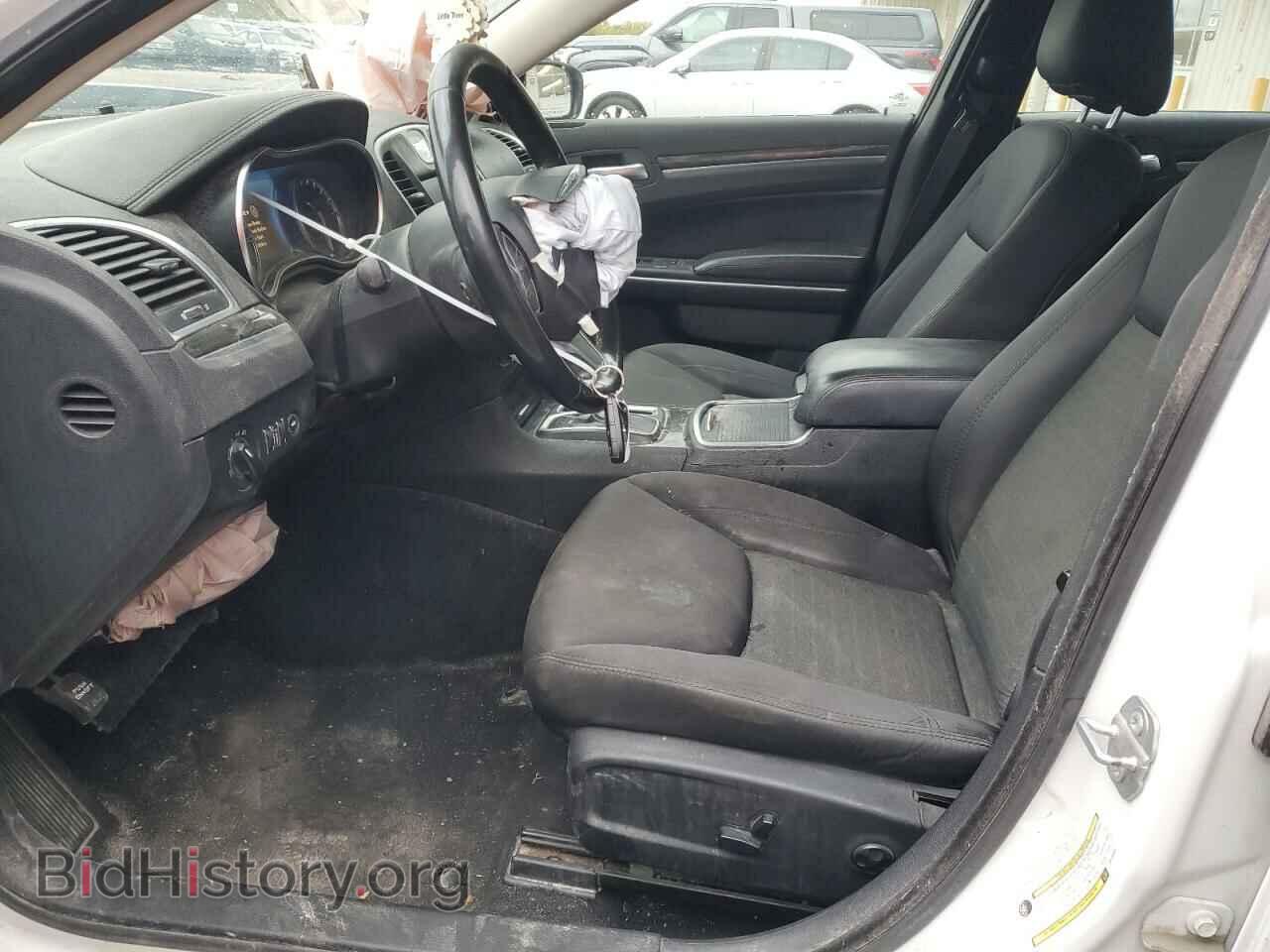 2019 CHRYSLER 300 - VIN: 2C3CCAAG0KH738549 - Фото 7