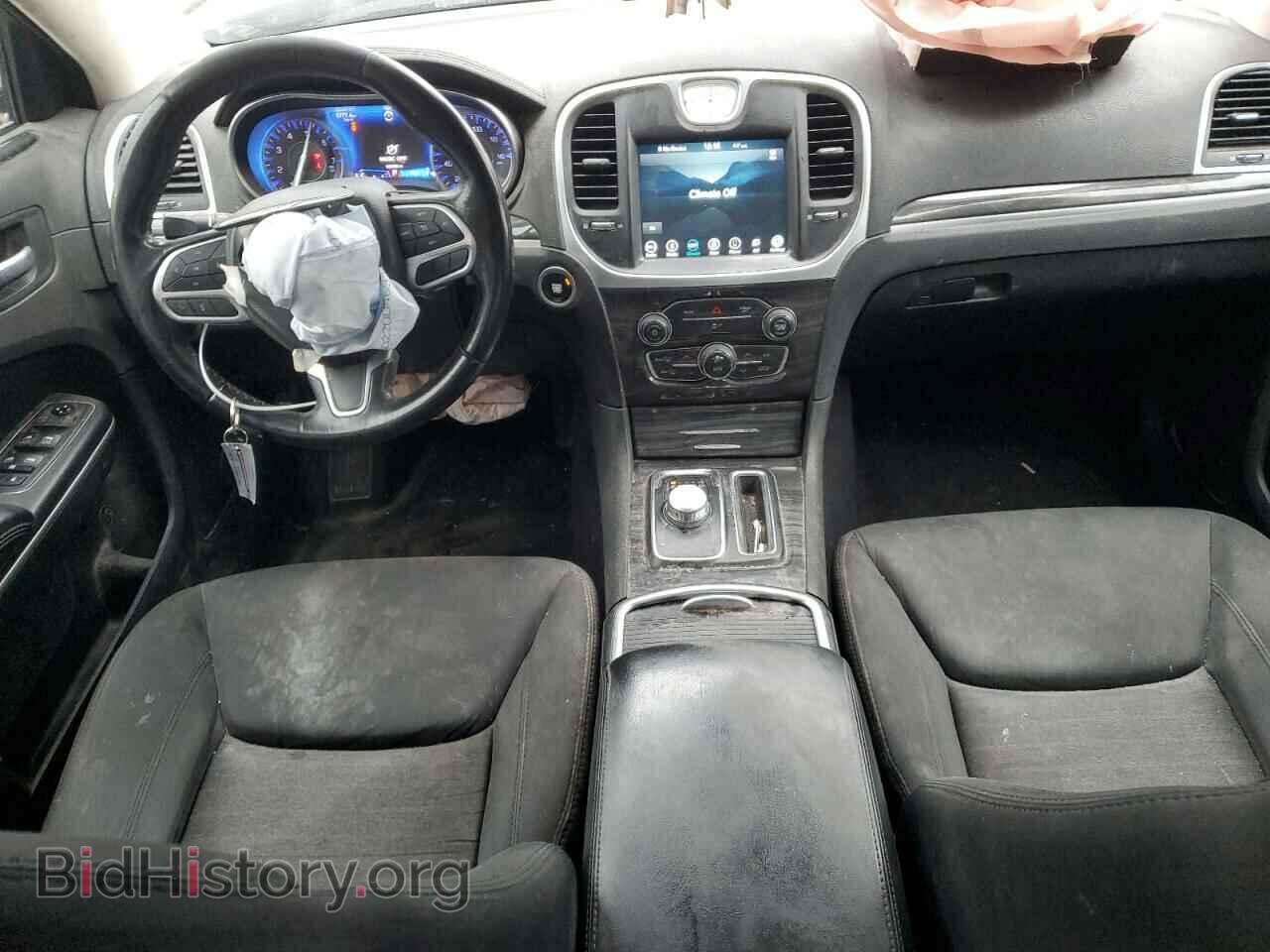 2019 CHRYSLER 300 - VIN: 2C3CCAAG0KH738549 - Фото 8