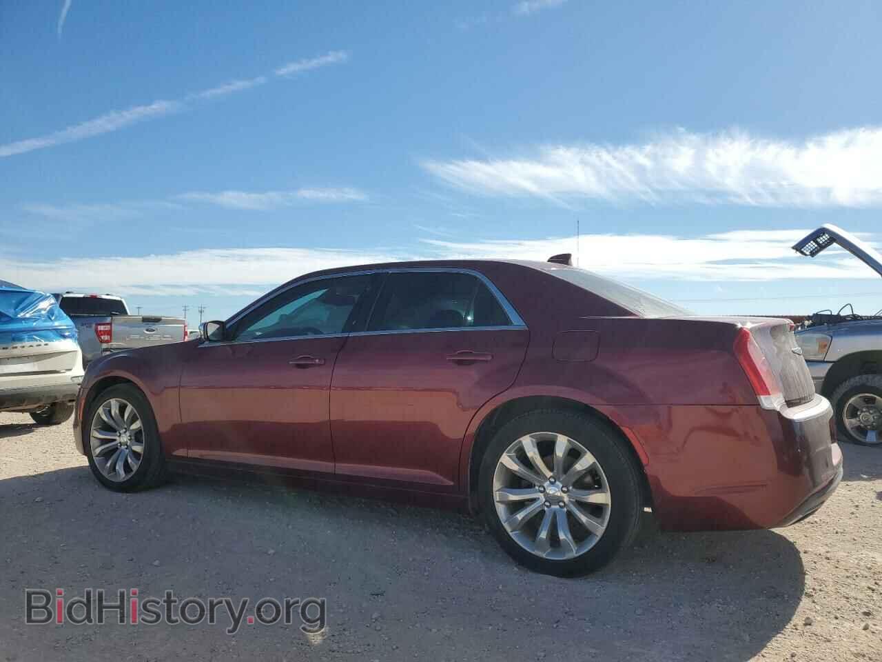 2018 CHRYSLER 300 - VIN: 2C3CCAAG7JH283441 - Фото 2