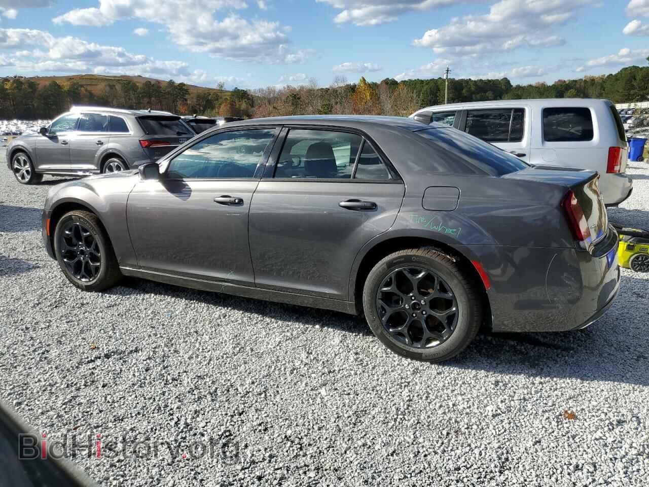2019 CHRYSLER 300 - VIN: 2C3CCAGG7KH682567 - Фото 2