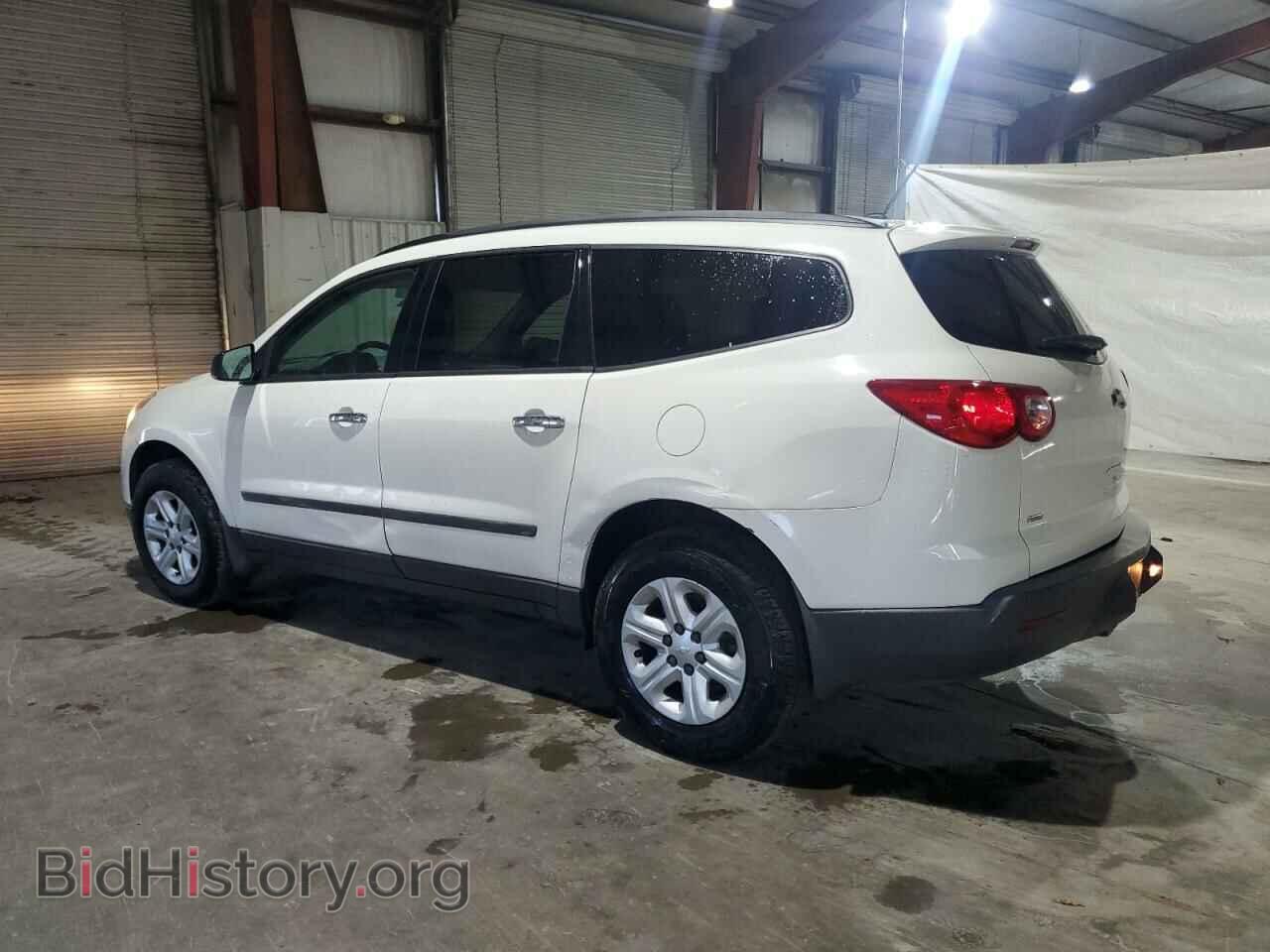 2012 CHEVROLET TRAVERSE - VIN: 1GNKVEED1CJ393452 - Фото 2