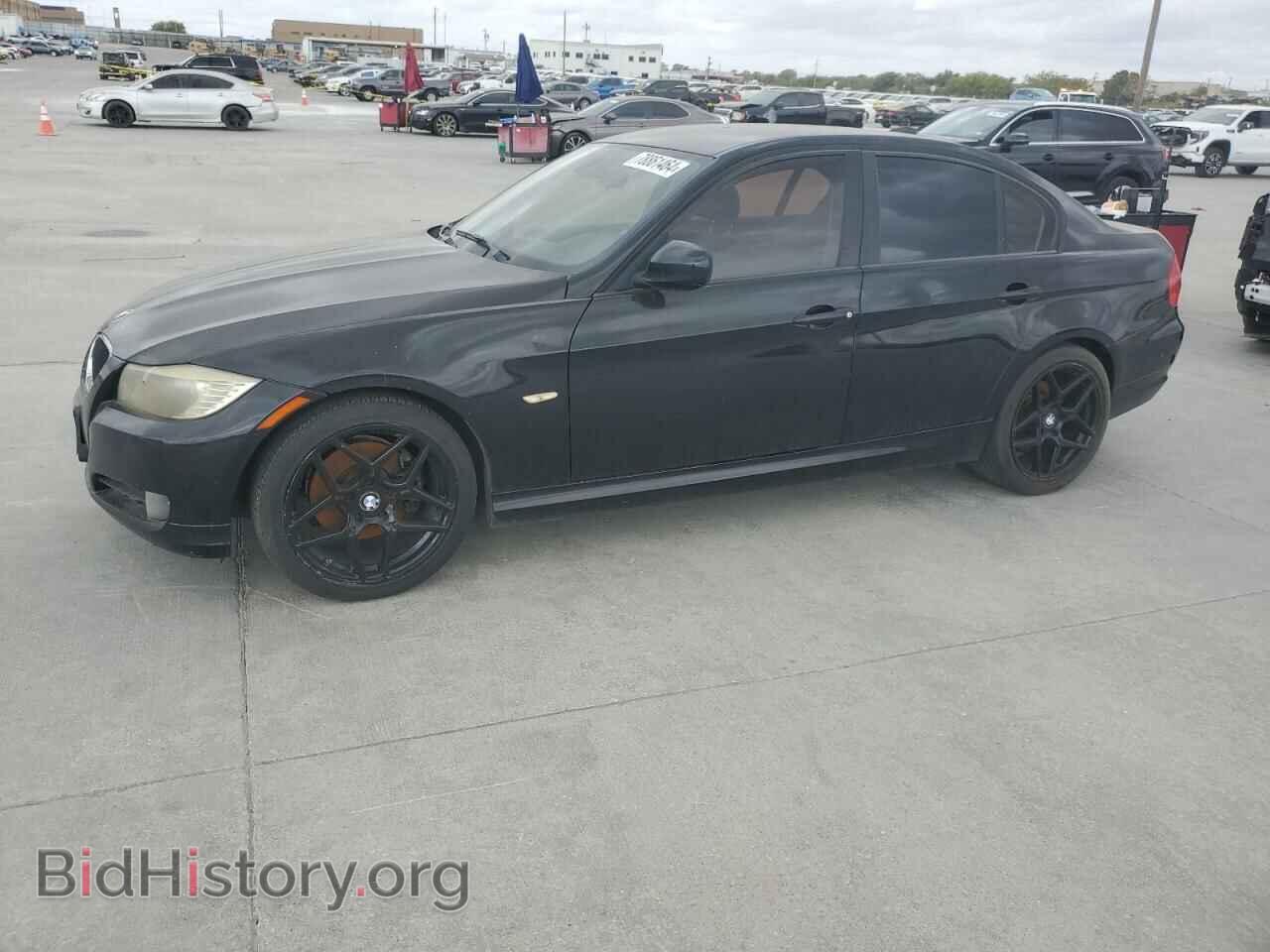Фотография WBAPH7G57BNN05439 - BMW 3 SERIES 2011