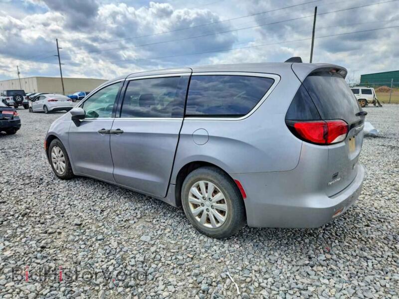 2018 Chrysler PACIFICA (VIN 2C4RC1AG1JR130750) — photo 2 of 13