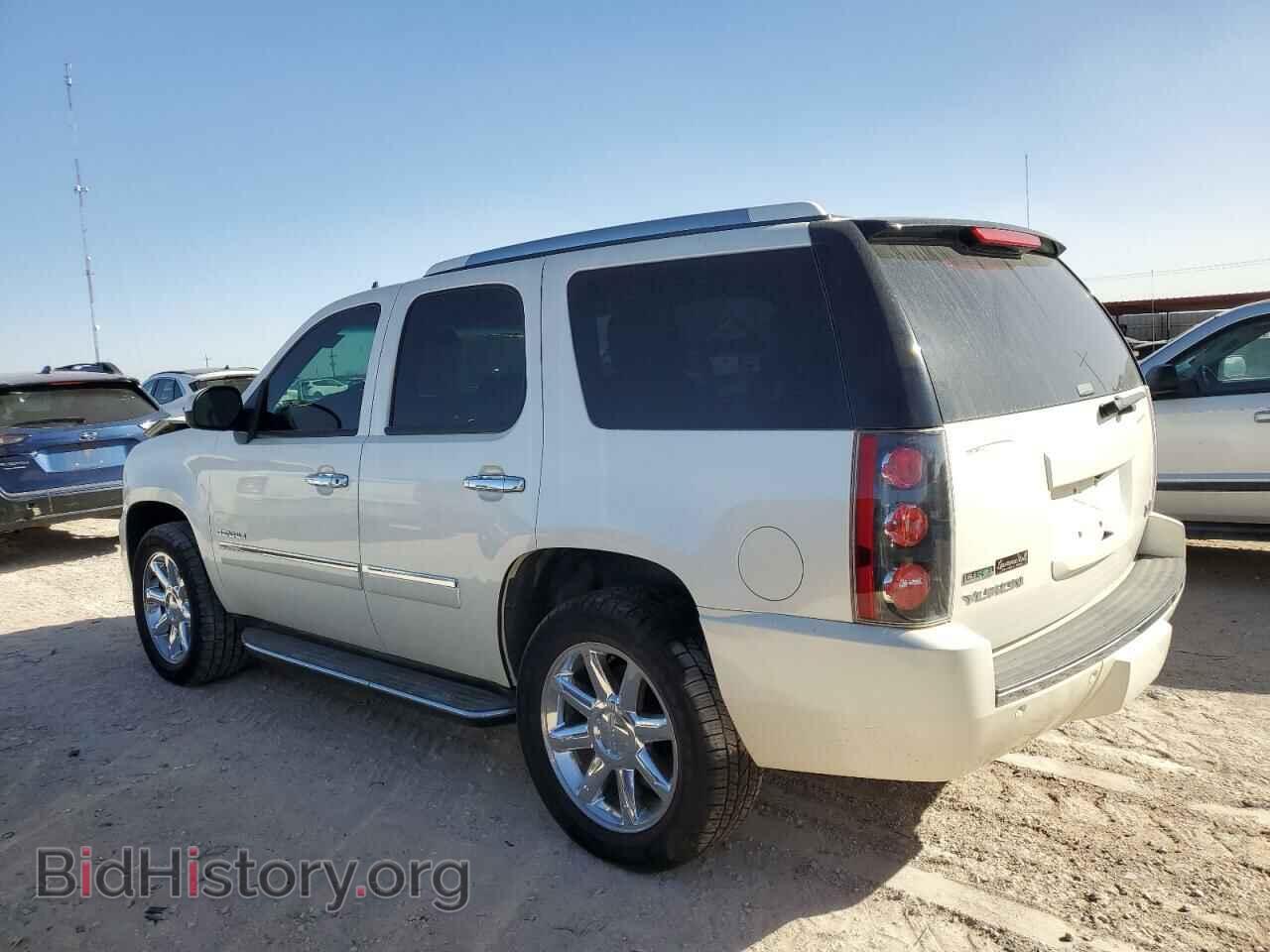 2011 GMC YUKON - VIN: 1GKS2EEF6BR316891 - Photo 2