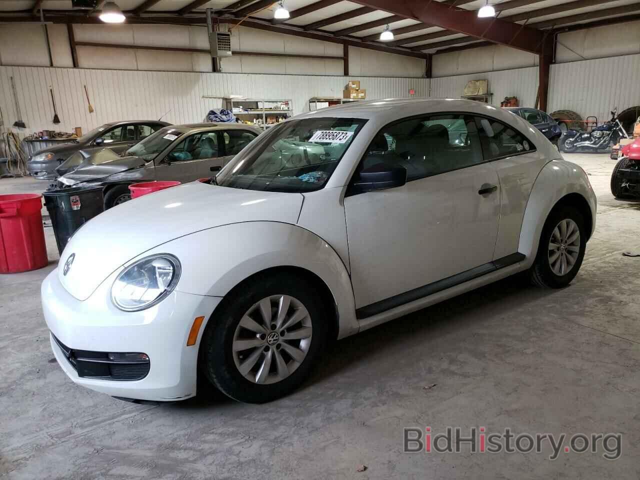 Photo 3VWF17AT6EM640790 - VOLKSWAGEN BEETLE 2014