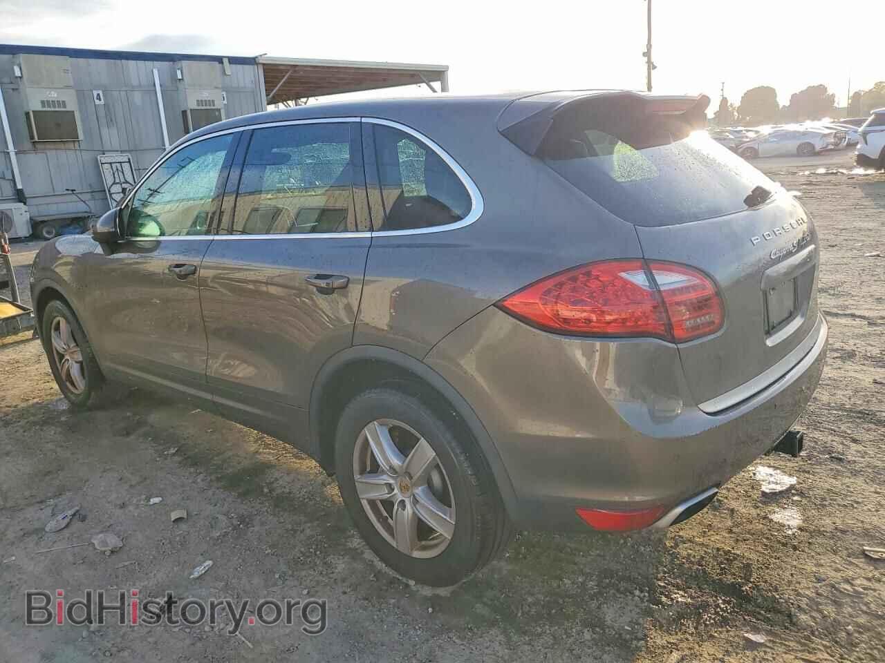 2011 PORSCHE CAYENNE - VIN: WP1AE2A20BLA91675 - Photo 2