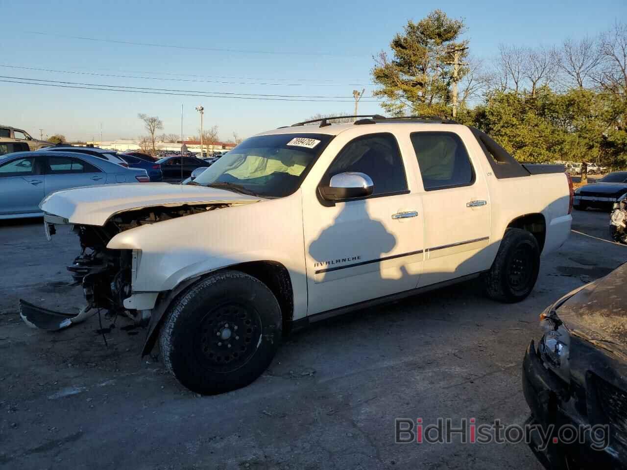 Photo 3GNVKGE06AG239641 - CHEVROLET AVALANCHE 2010