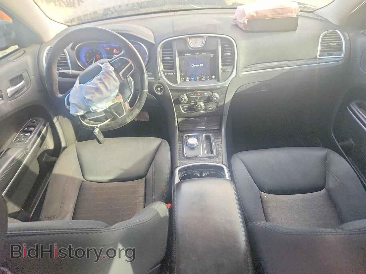 2019 CHRYSLER 300 - VIN: 2C3CCAAG8KH569610 - Фото 8