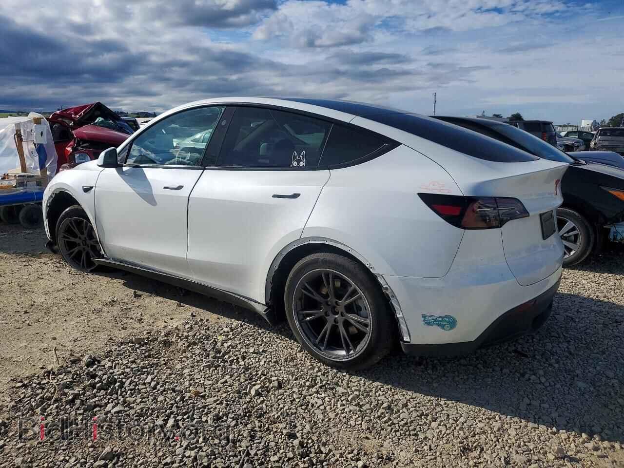 2025 TESLA MODEL Y - VIN: 7SAYGDED9SF321592 - Photo 2