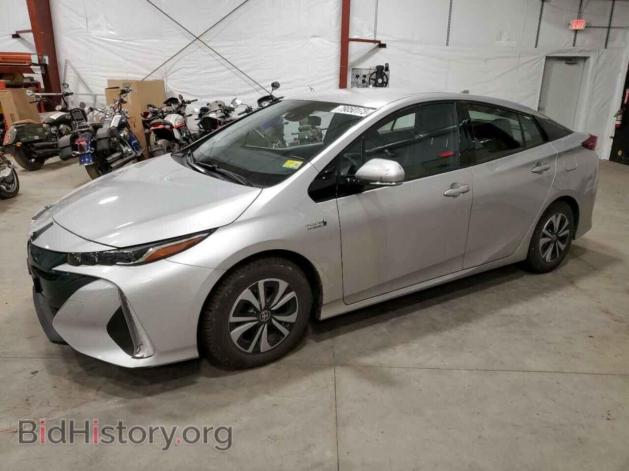 Фотография JTDKARFP1H3032433 - TOYOTA PRIUS 2017