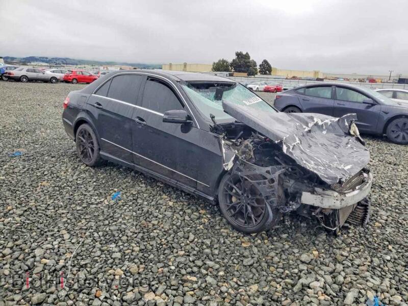 2010 Mercedes-Benz E-CLASS (VIN WDDHF9AB7AA160609) — фото 4 из 13