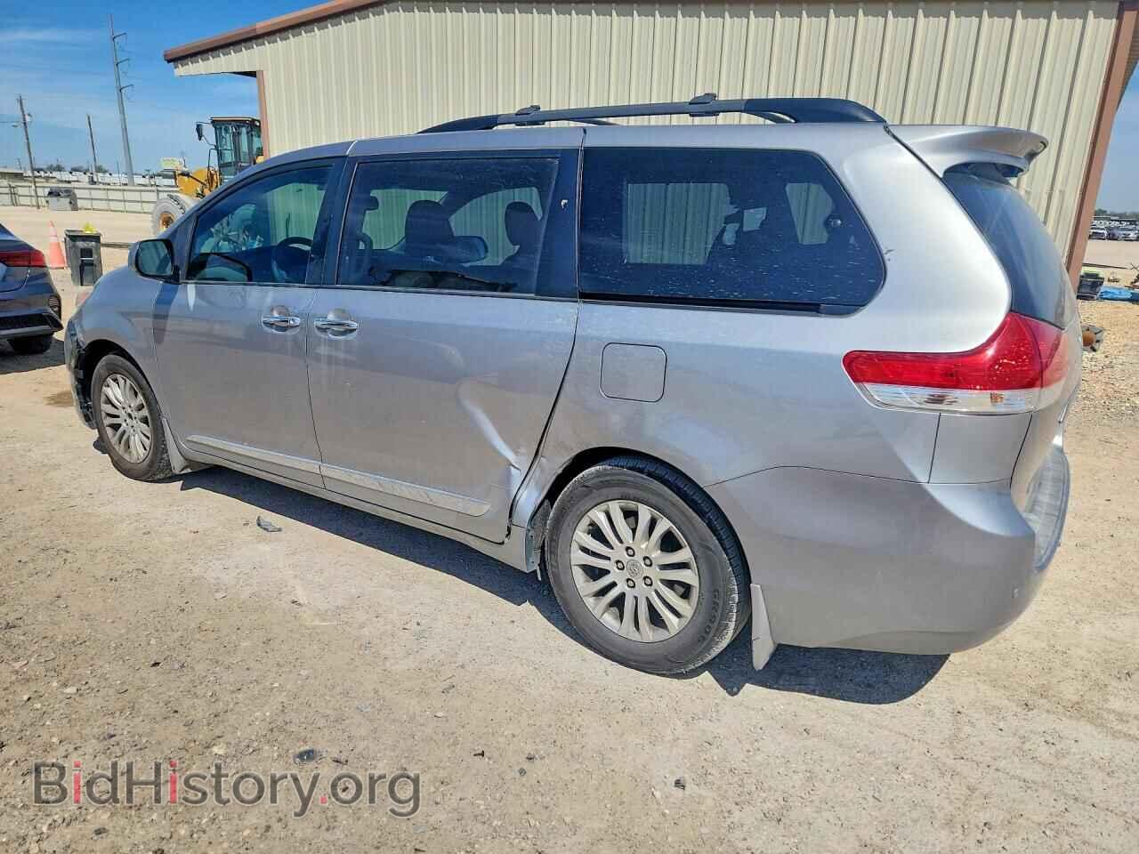 2013 TOYOTA SIENNA - VIN: 5TDYK3DC8DS334816 - Фото 2