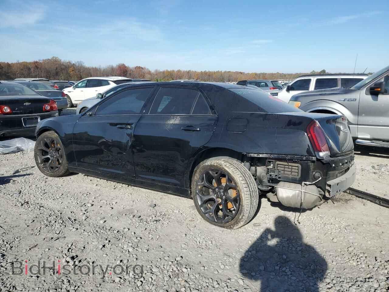 2019 CHRYSLER 300 - VIN: 2C3CCABG3KH758230 - Фото 2