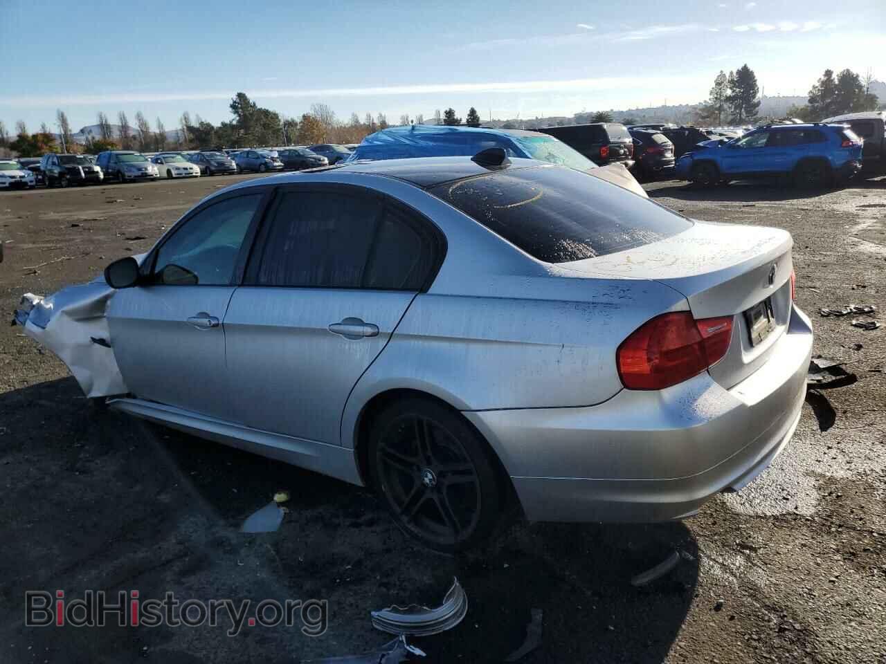 2009 BMW 3 SERIES - VIN: WBAPH53599A438323 - Фото 2
